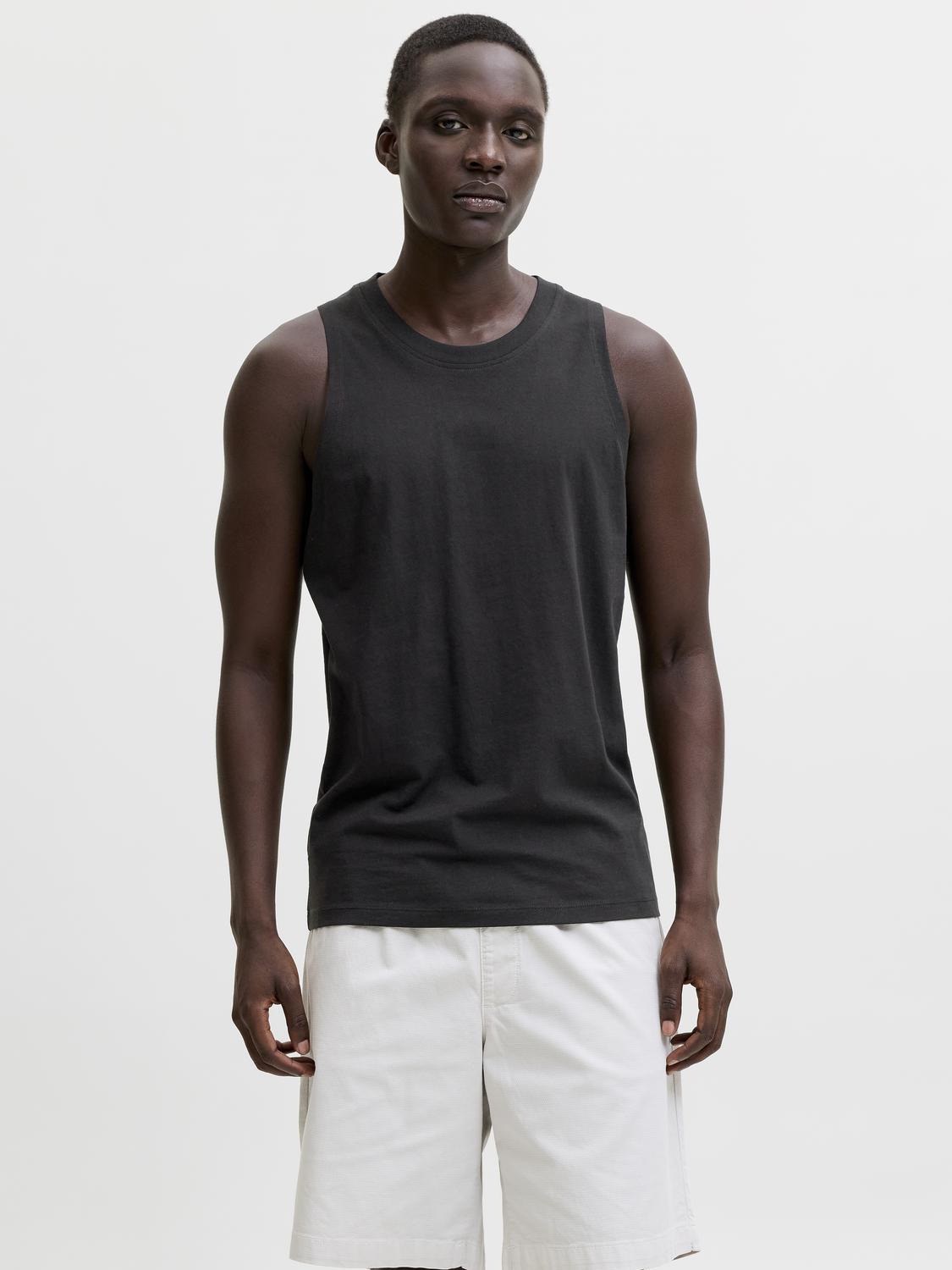 model_shot-front