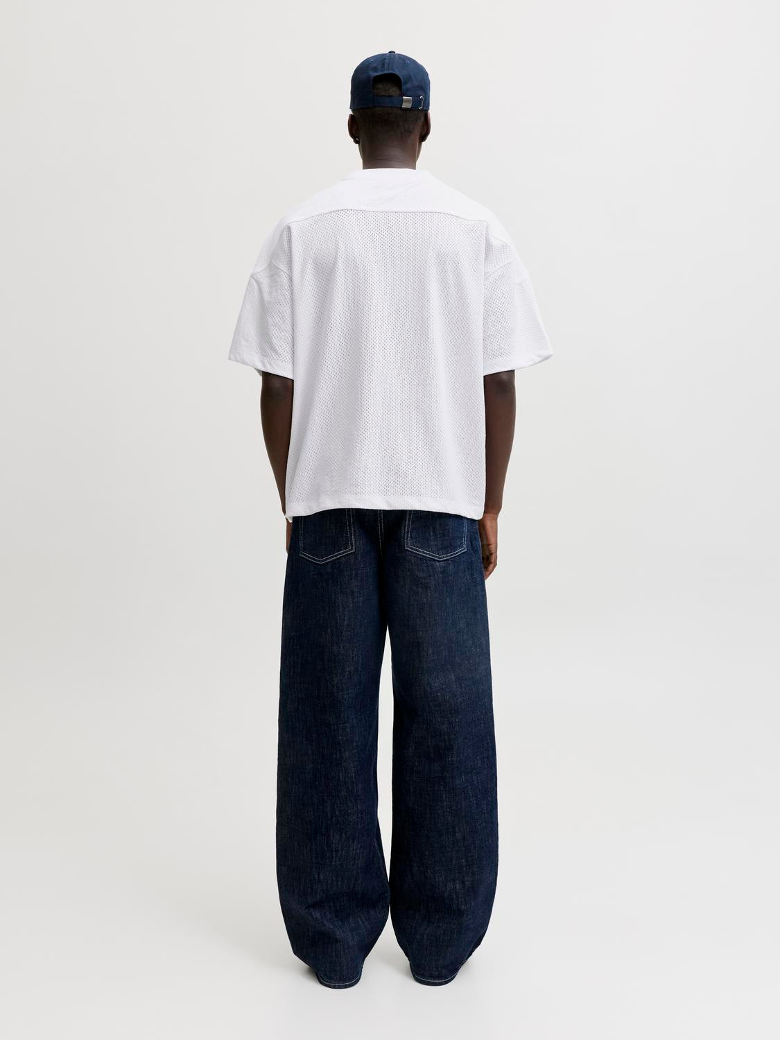 model_shot-back