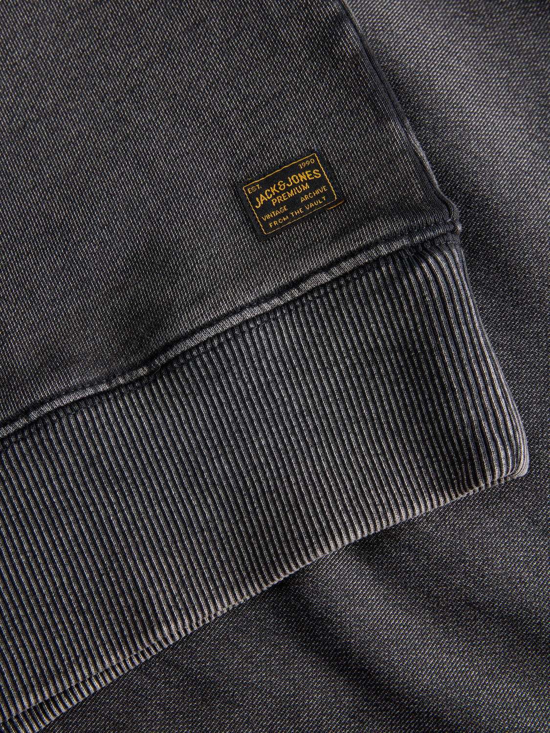 model_shot-detail