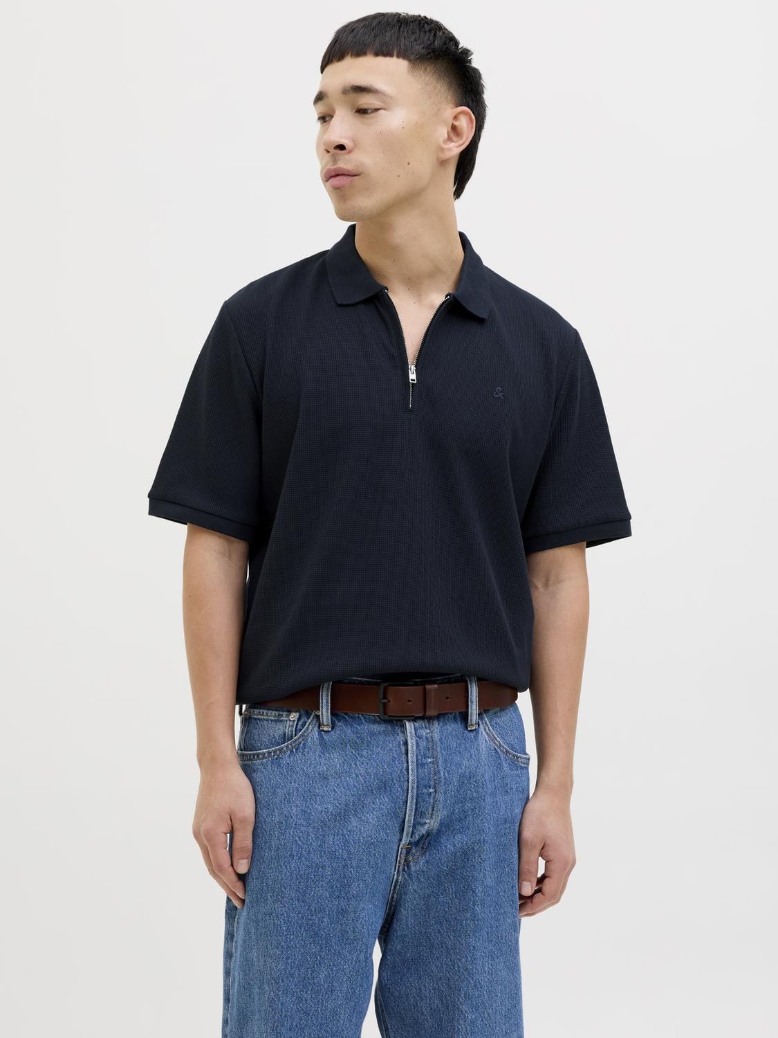 model_shot-front