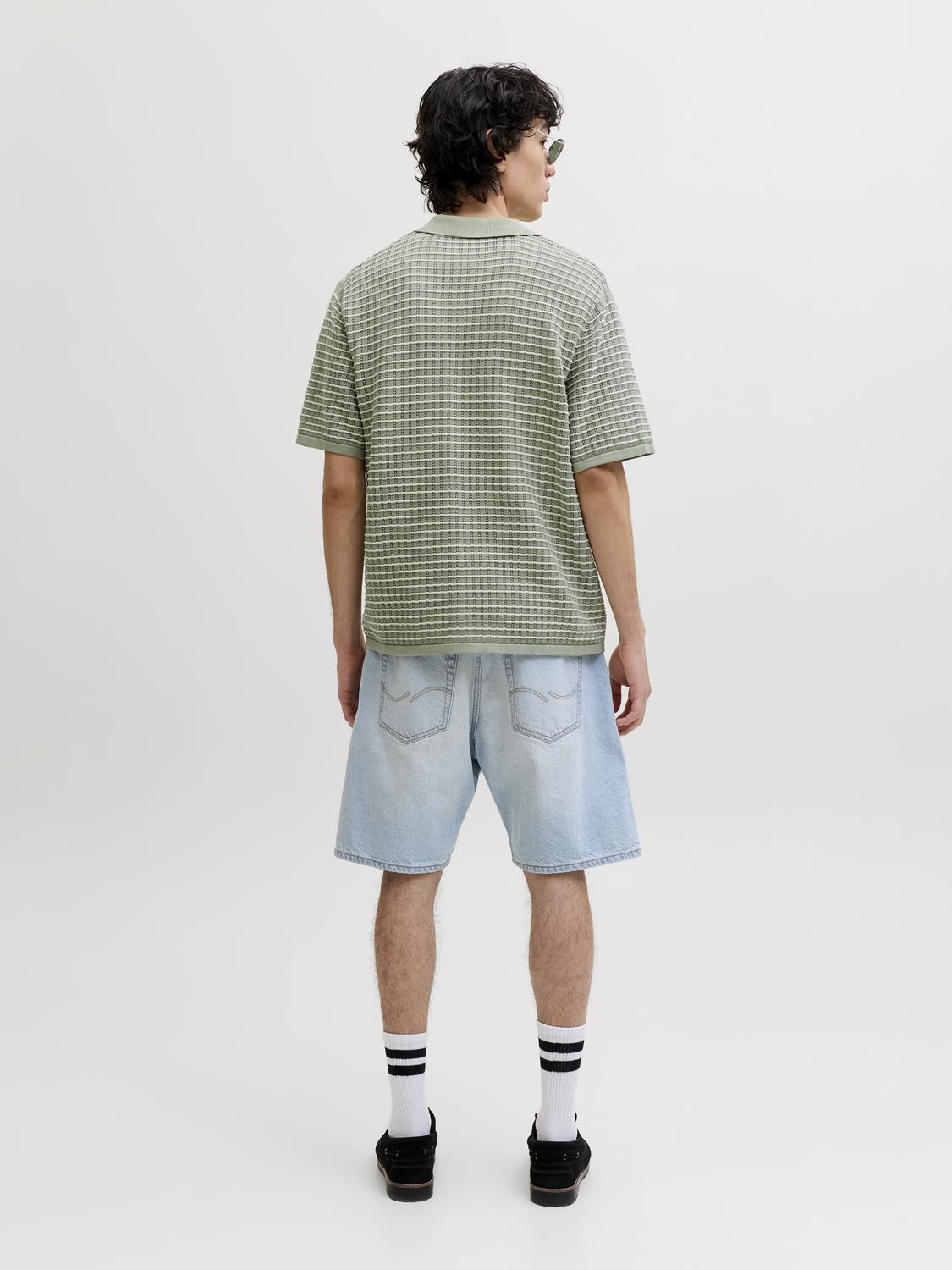 model_shot-back