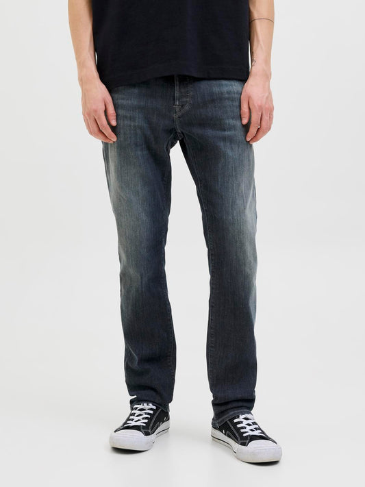model_shot-front
