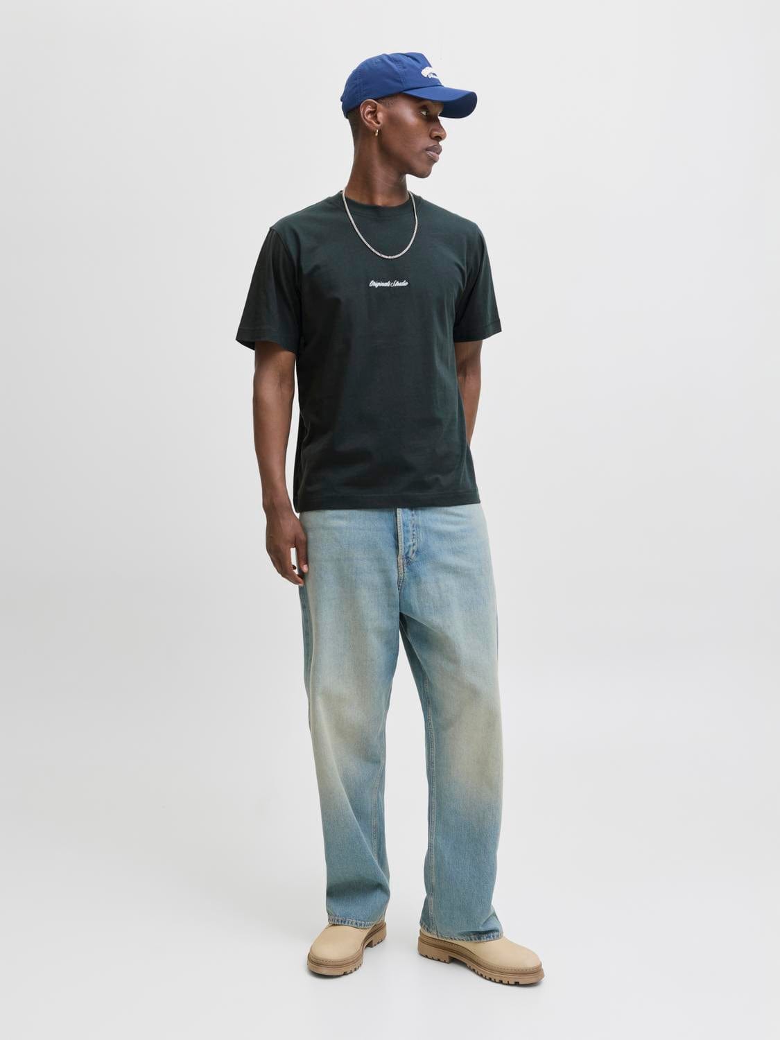 model_shot-front_full