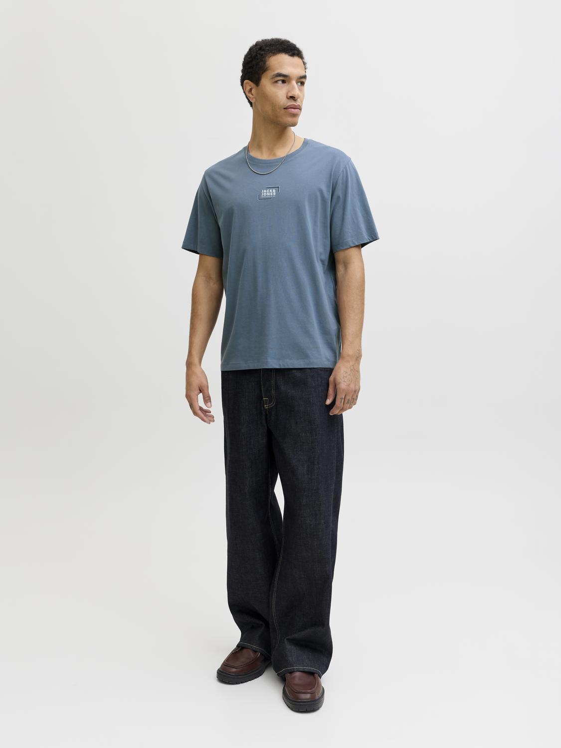 model_shot-front_full