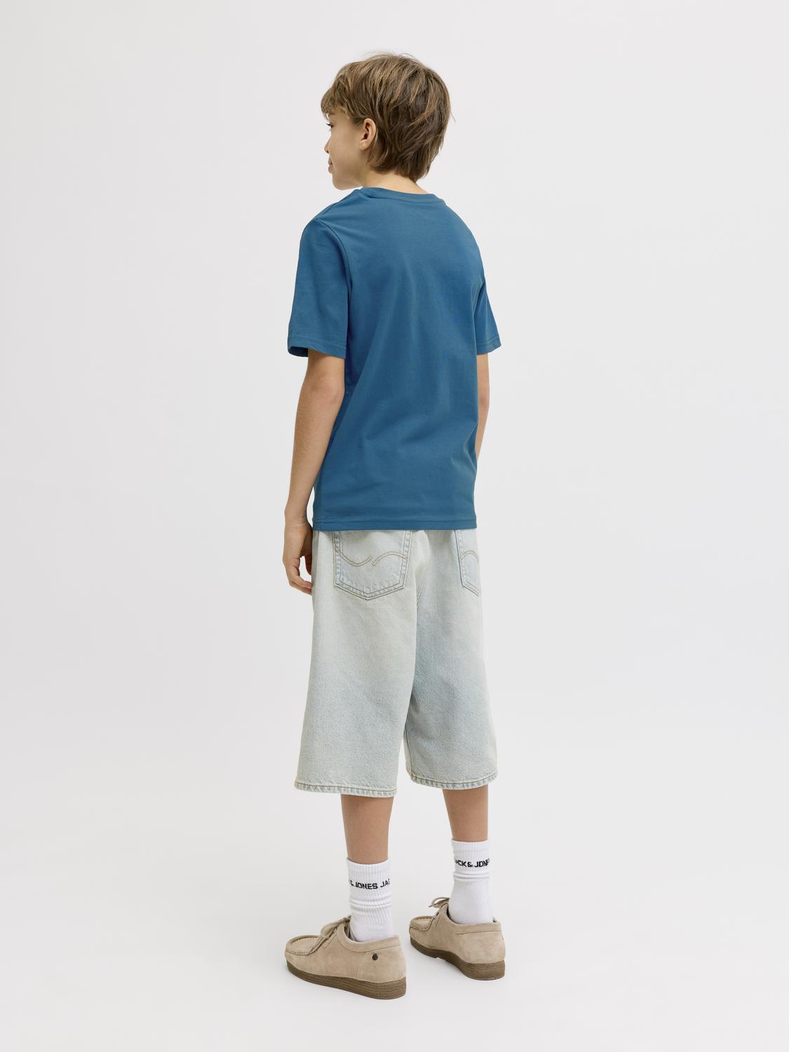 model_shot-back