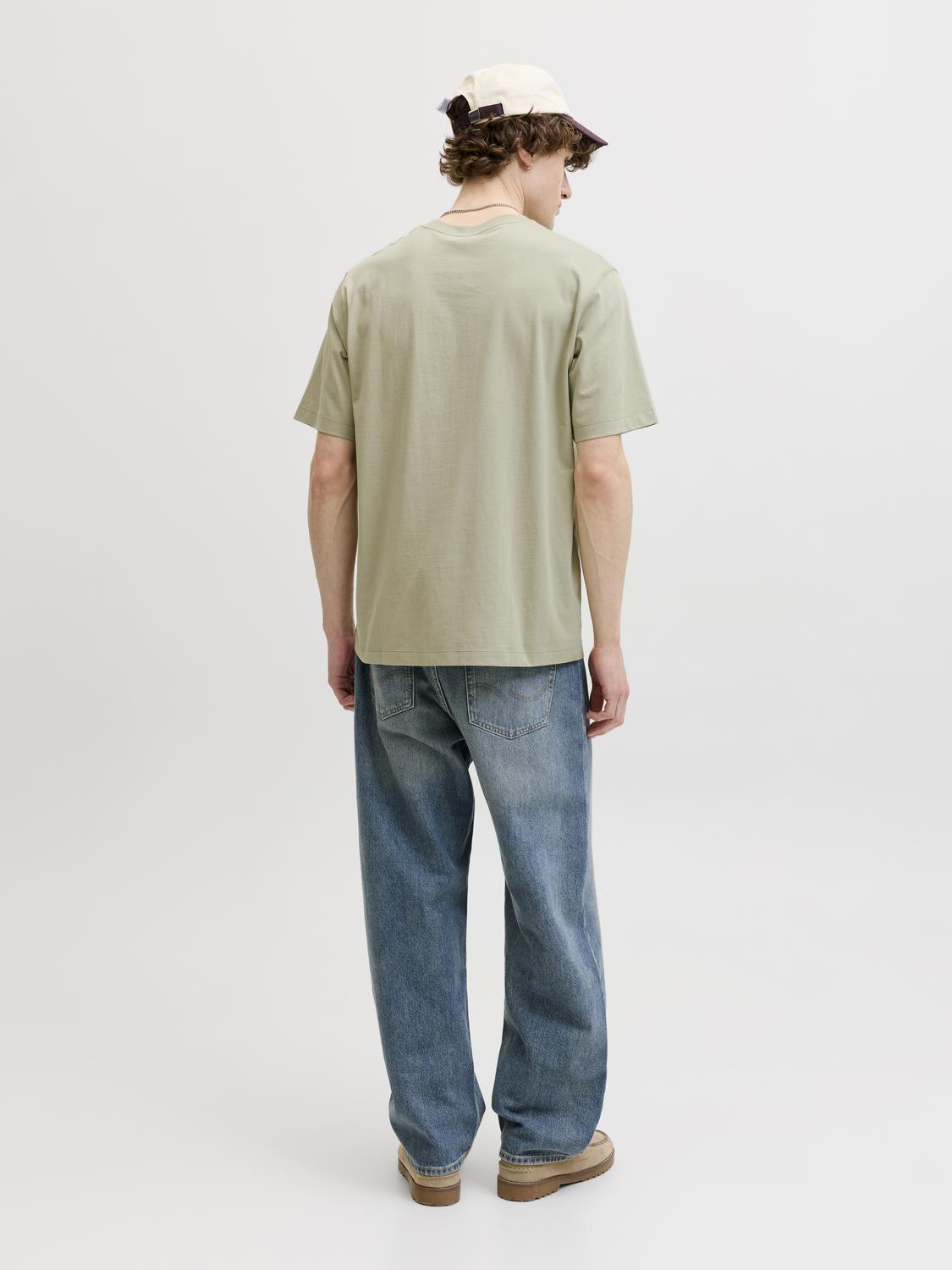 model_shot-back