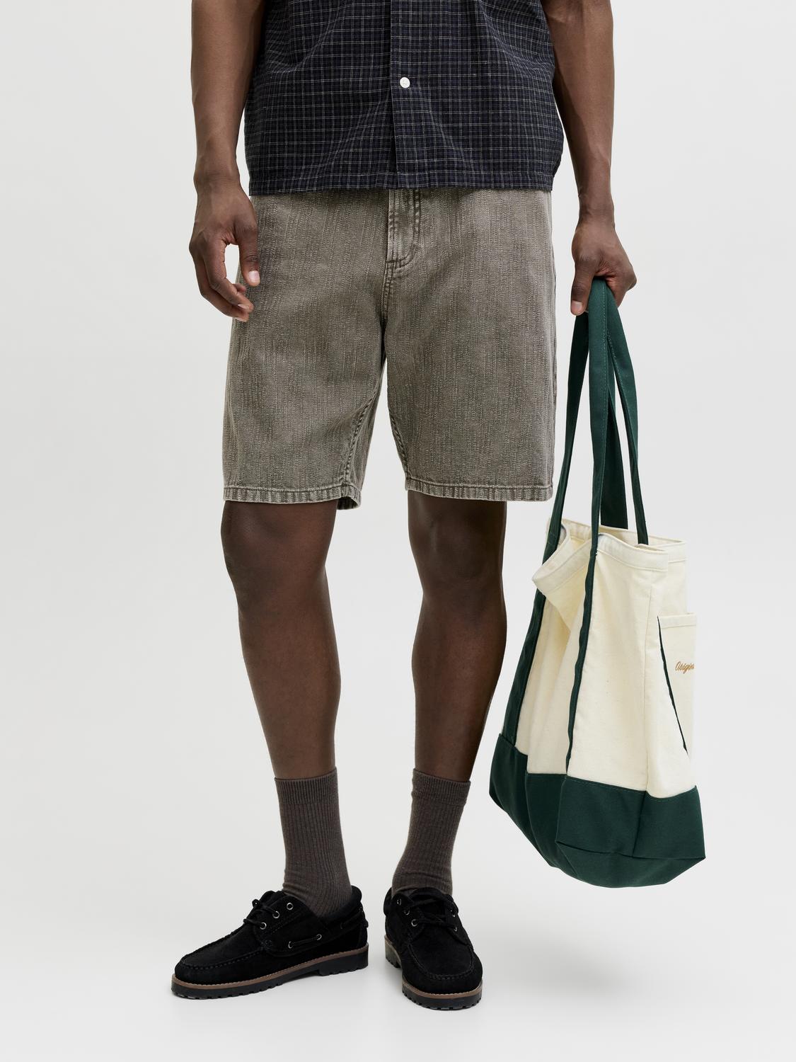 model_shot-front