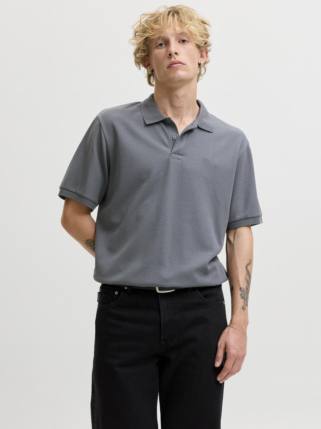 model_shot-front