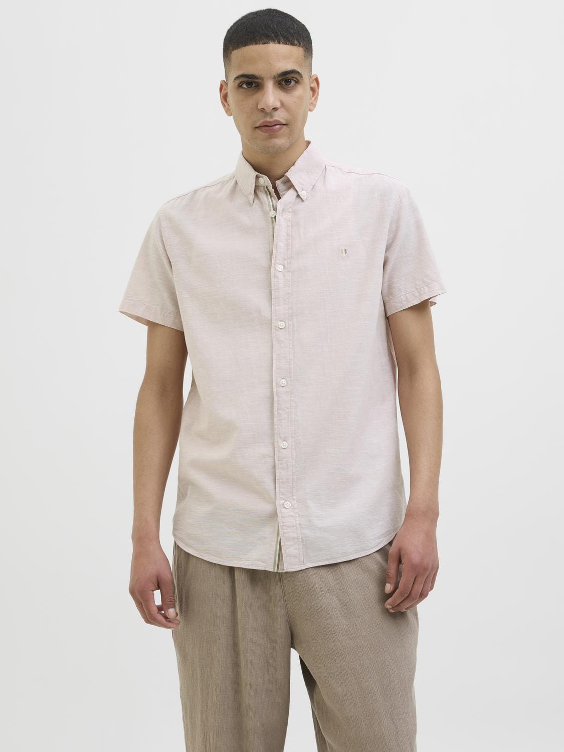 model_shot-front