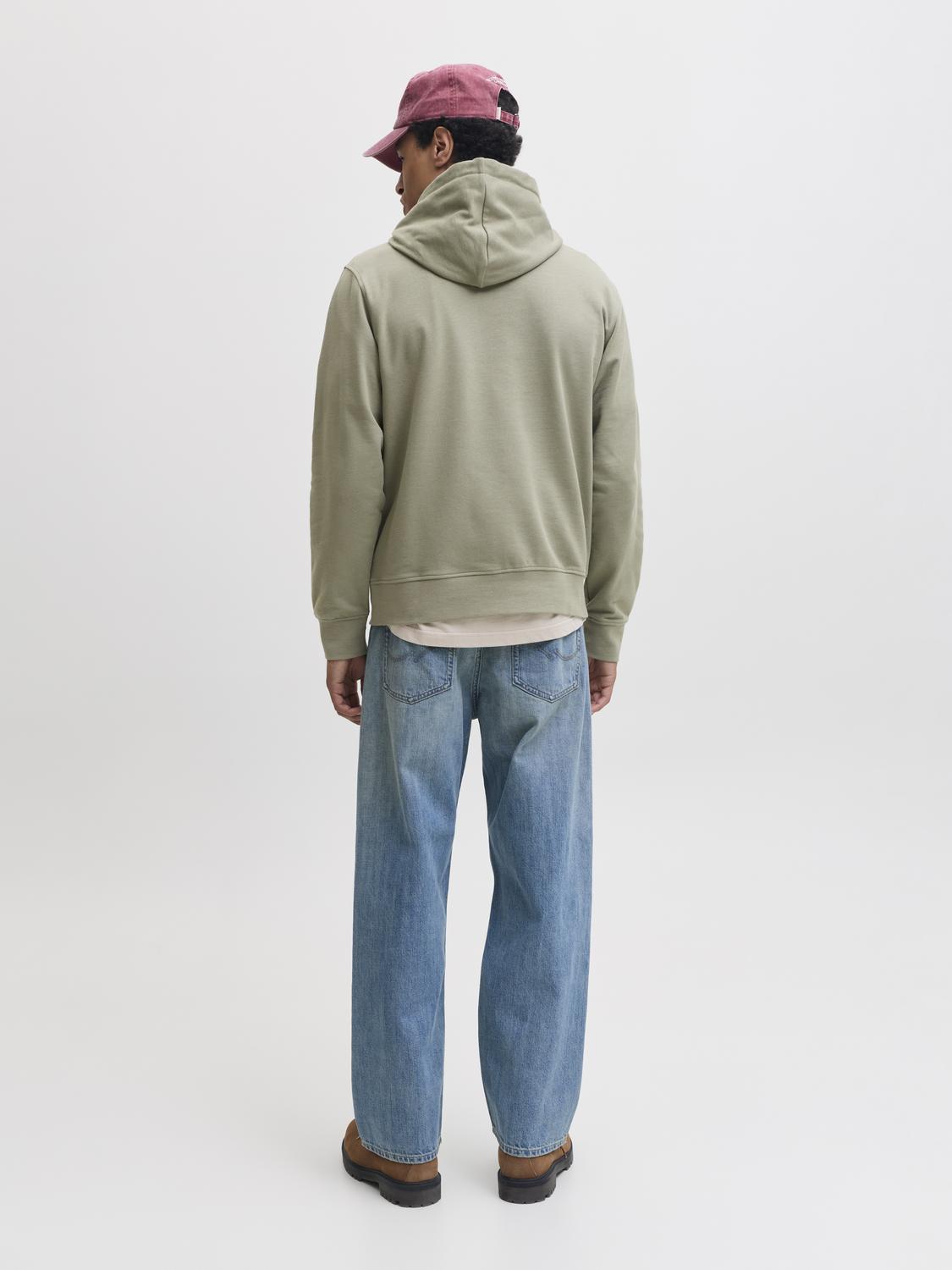 model_shot-back