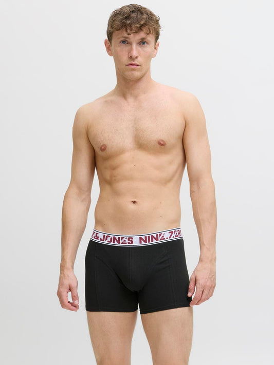 model_shot-front