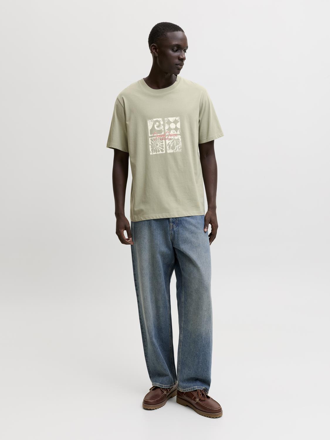 model_shot-front_full