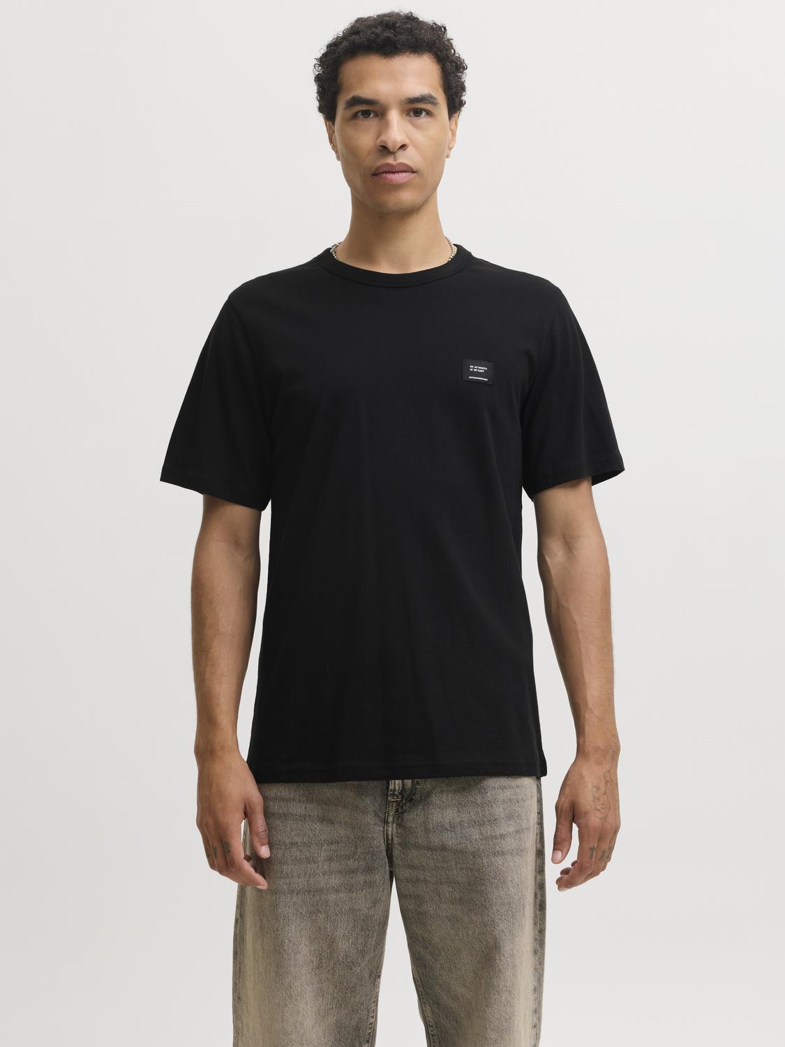 model_shot-front