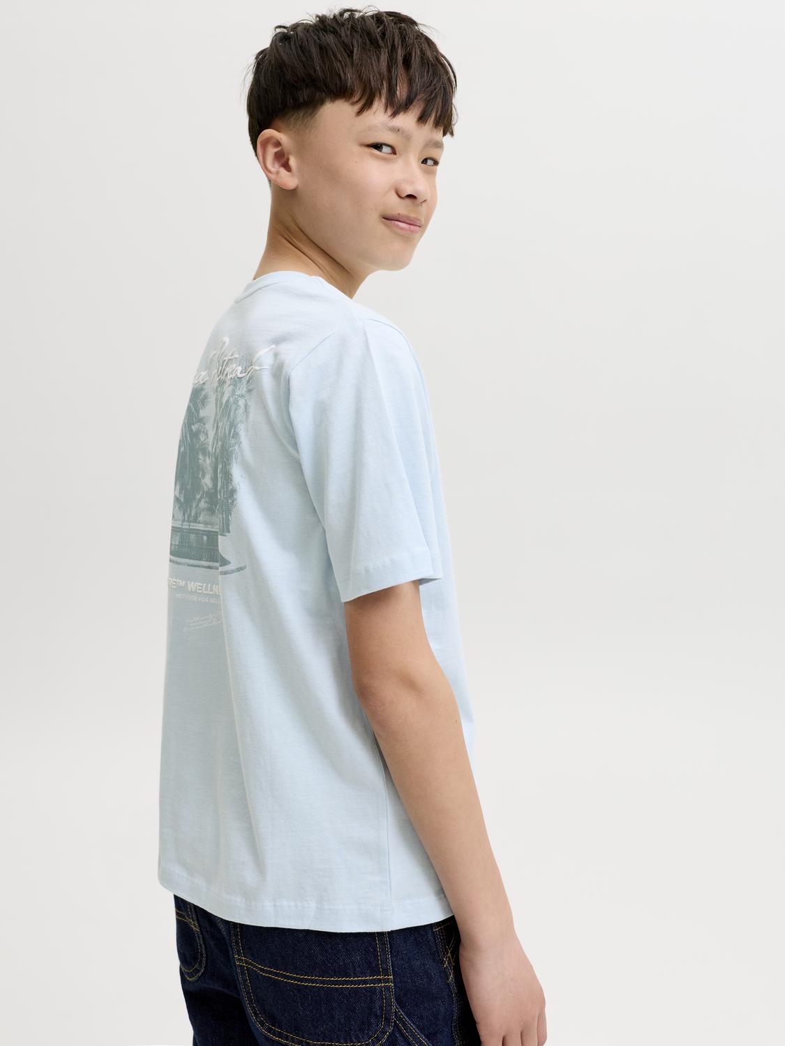 model_shot-creative
