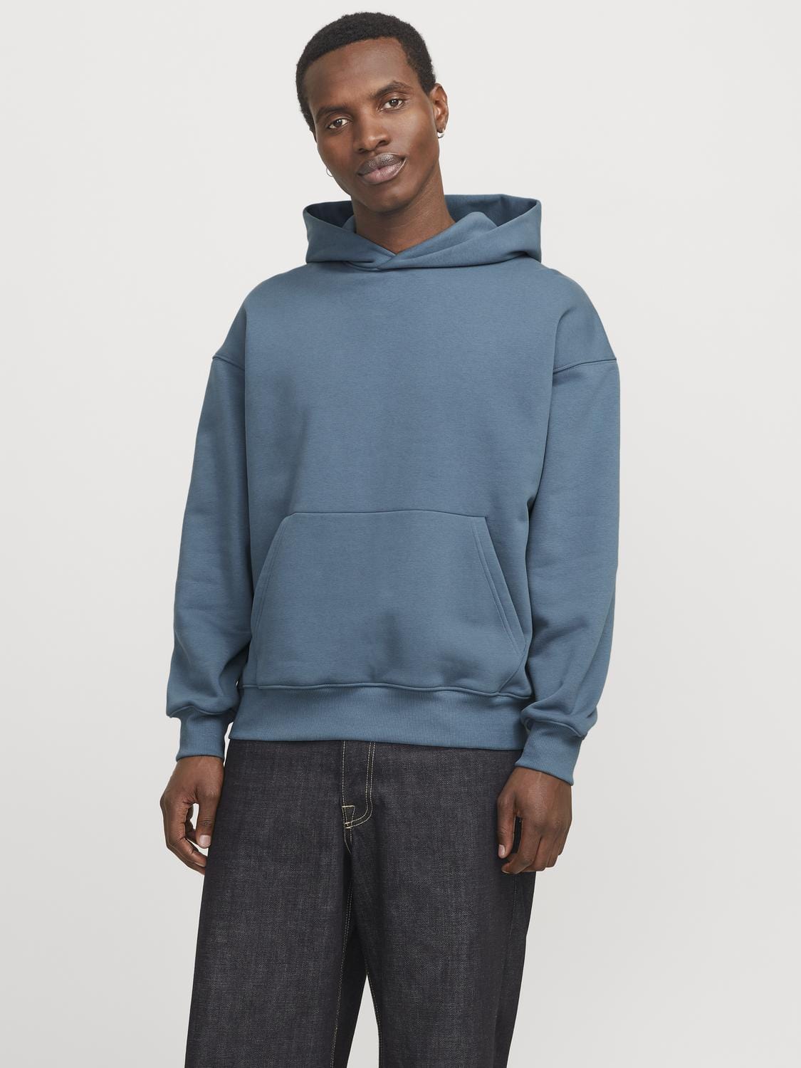model_shot-front