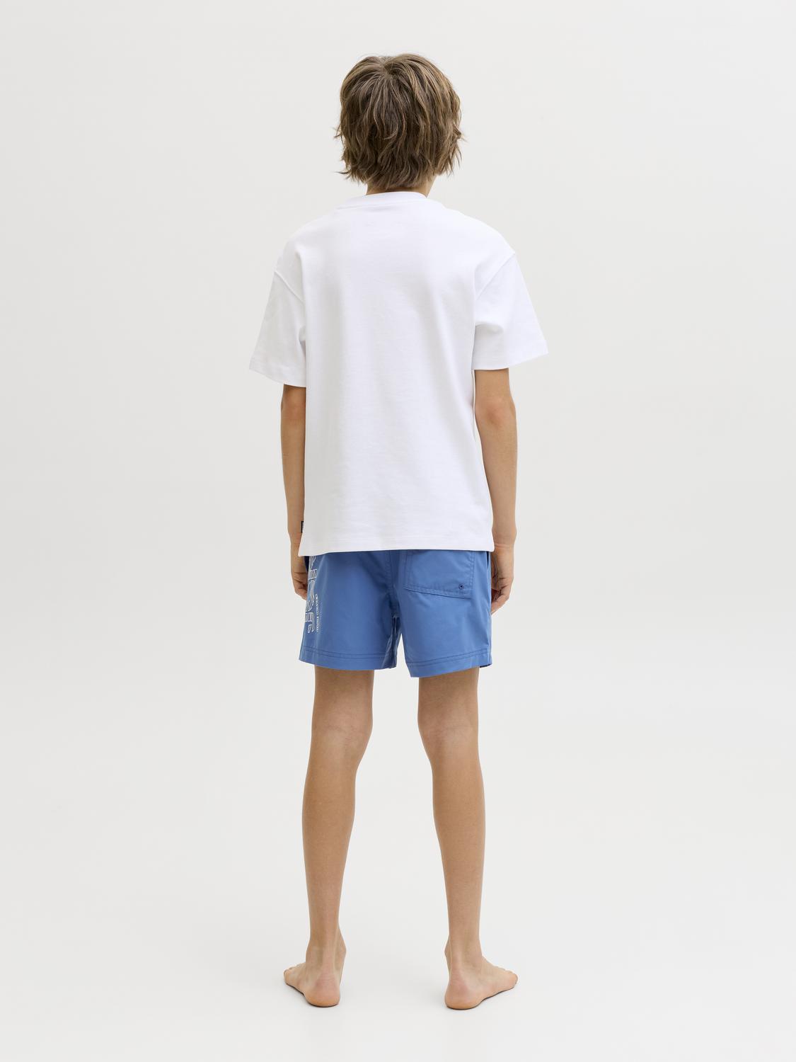 model_shot-back
