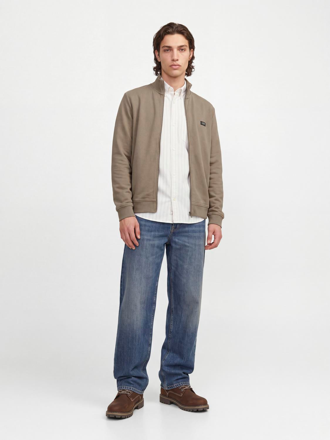 model_shot-front_full