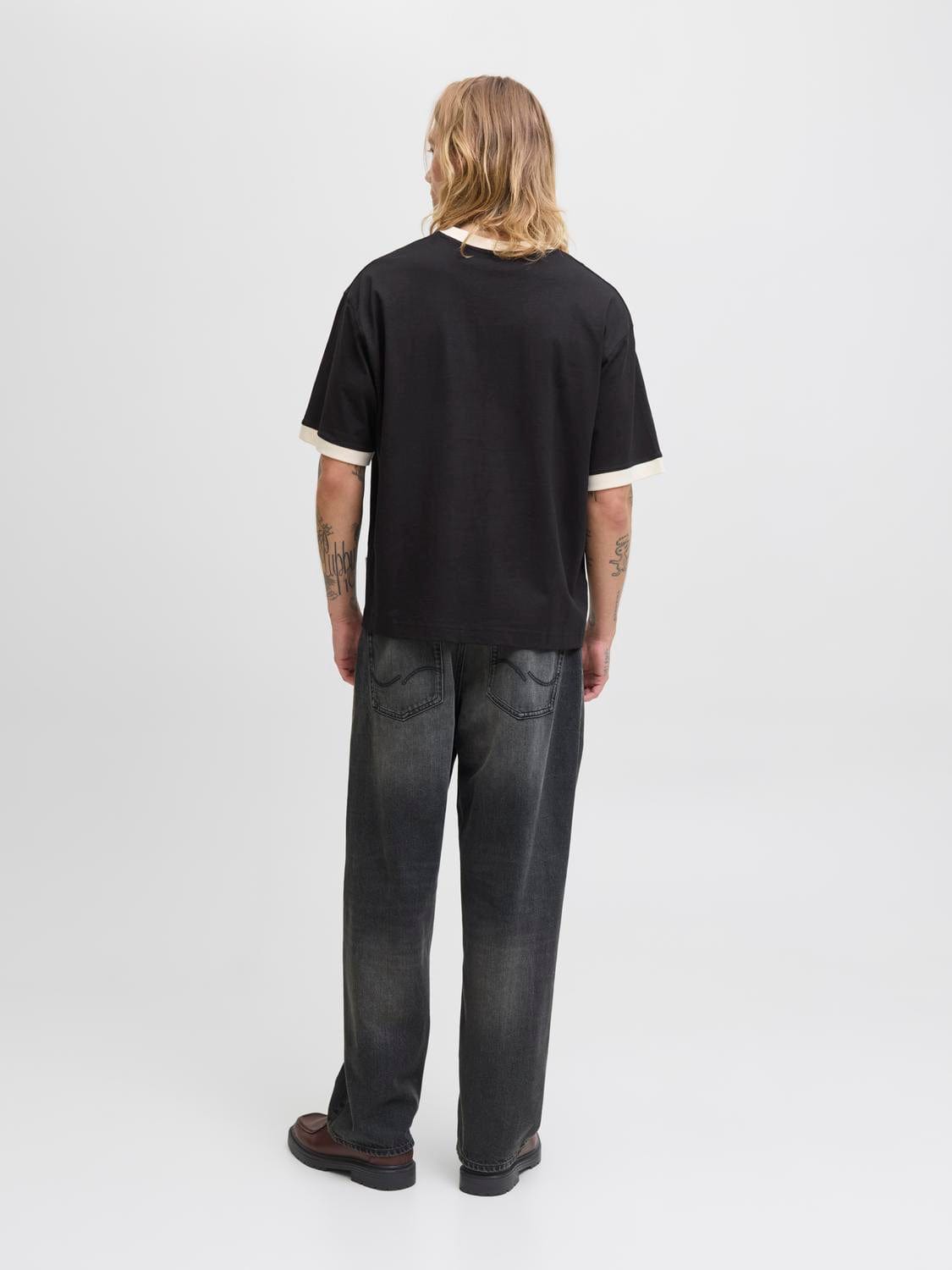 model_shot-back