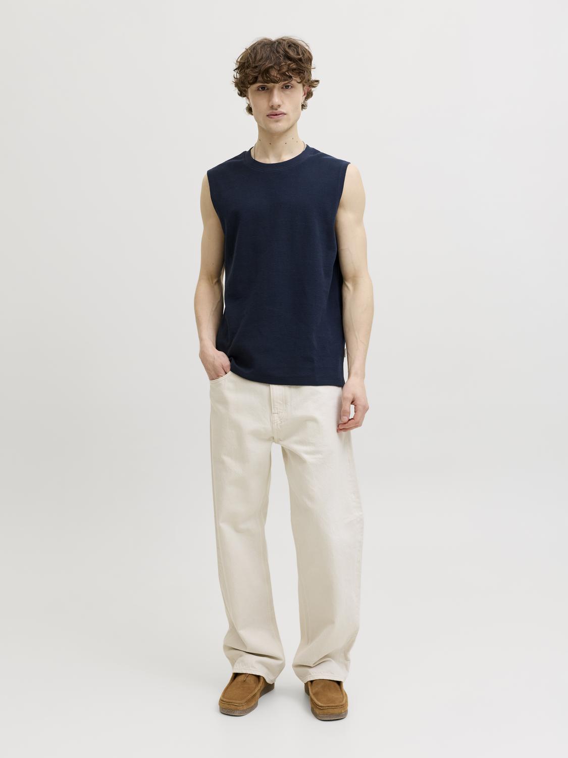 model_shot-front_full