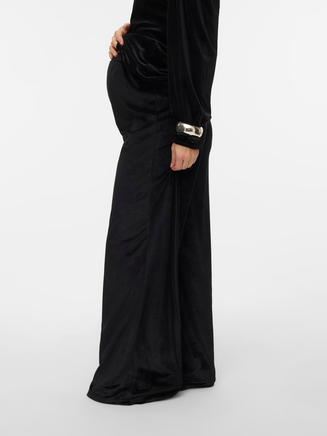 model_shot-front