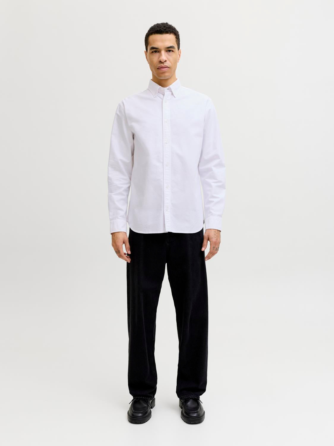 model_shot-front_full