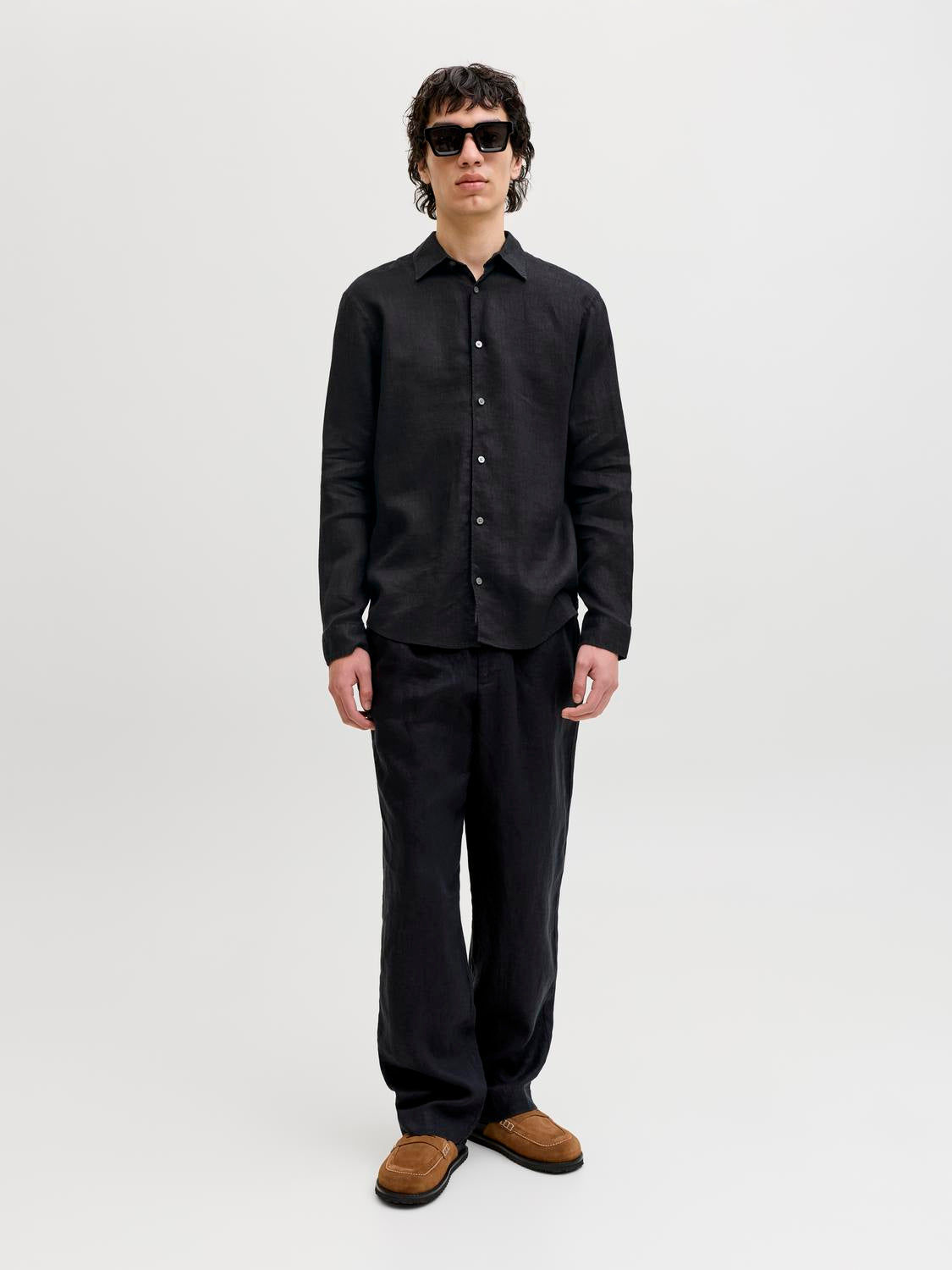model_shot-front_full
