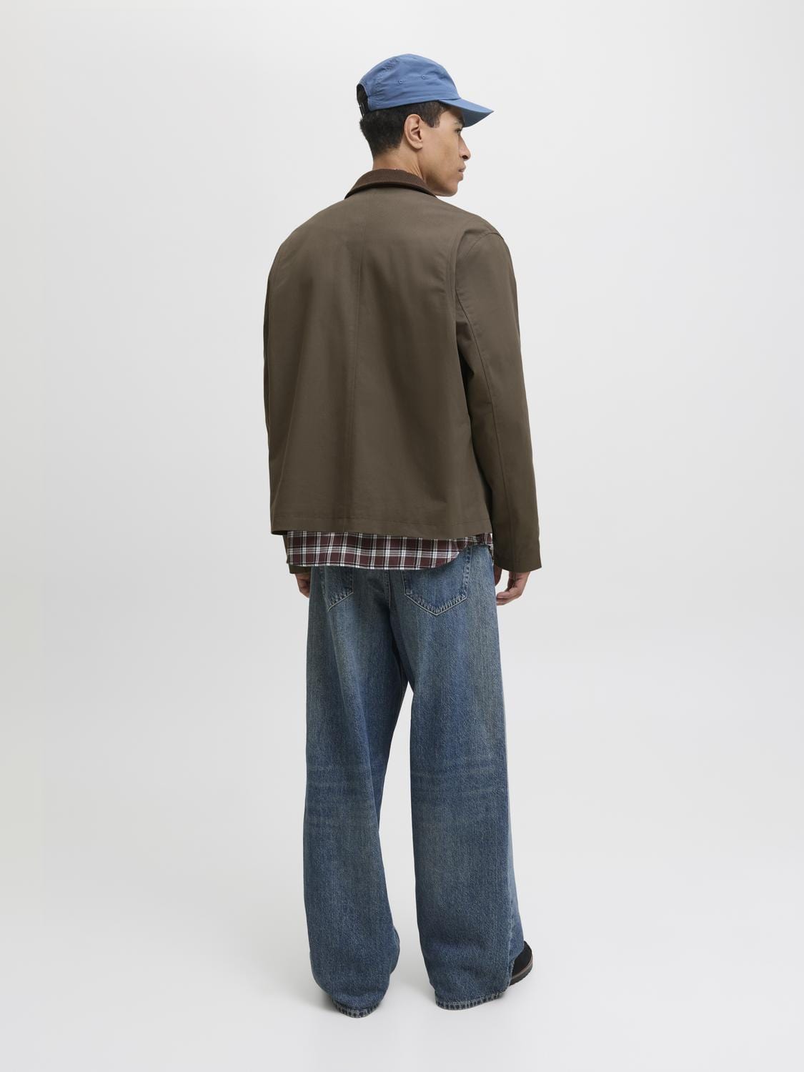 model_shot-back