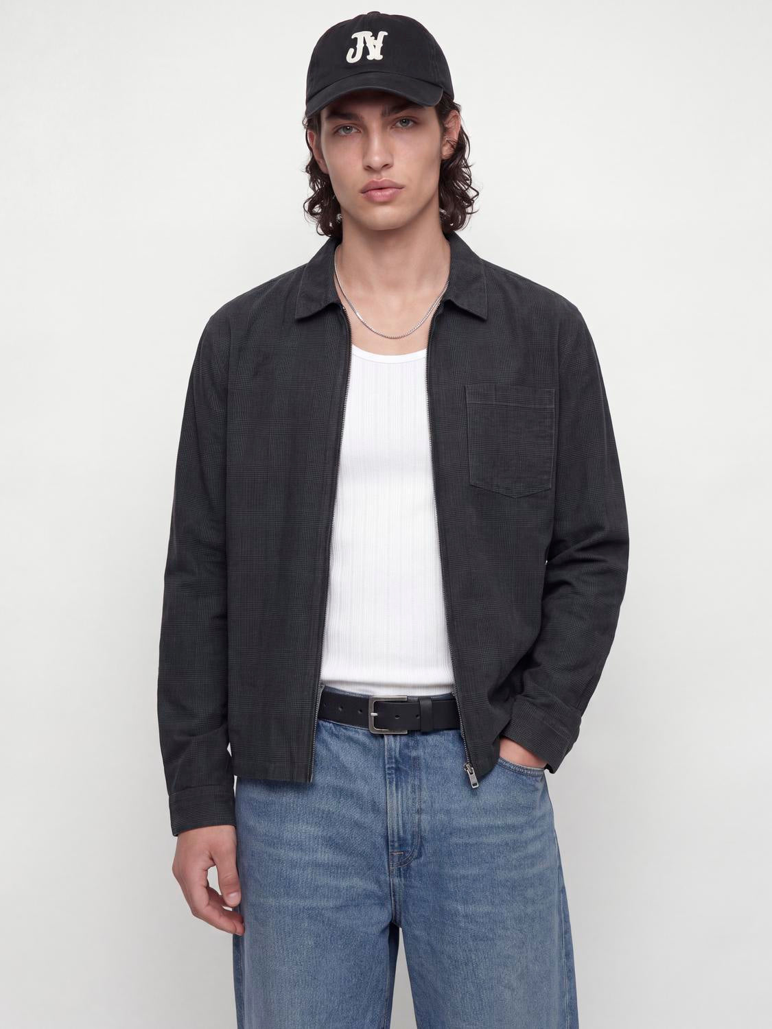 model_shot-front