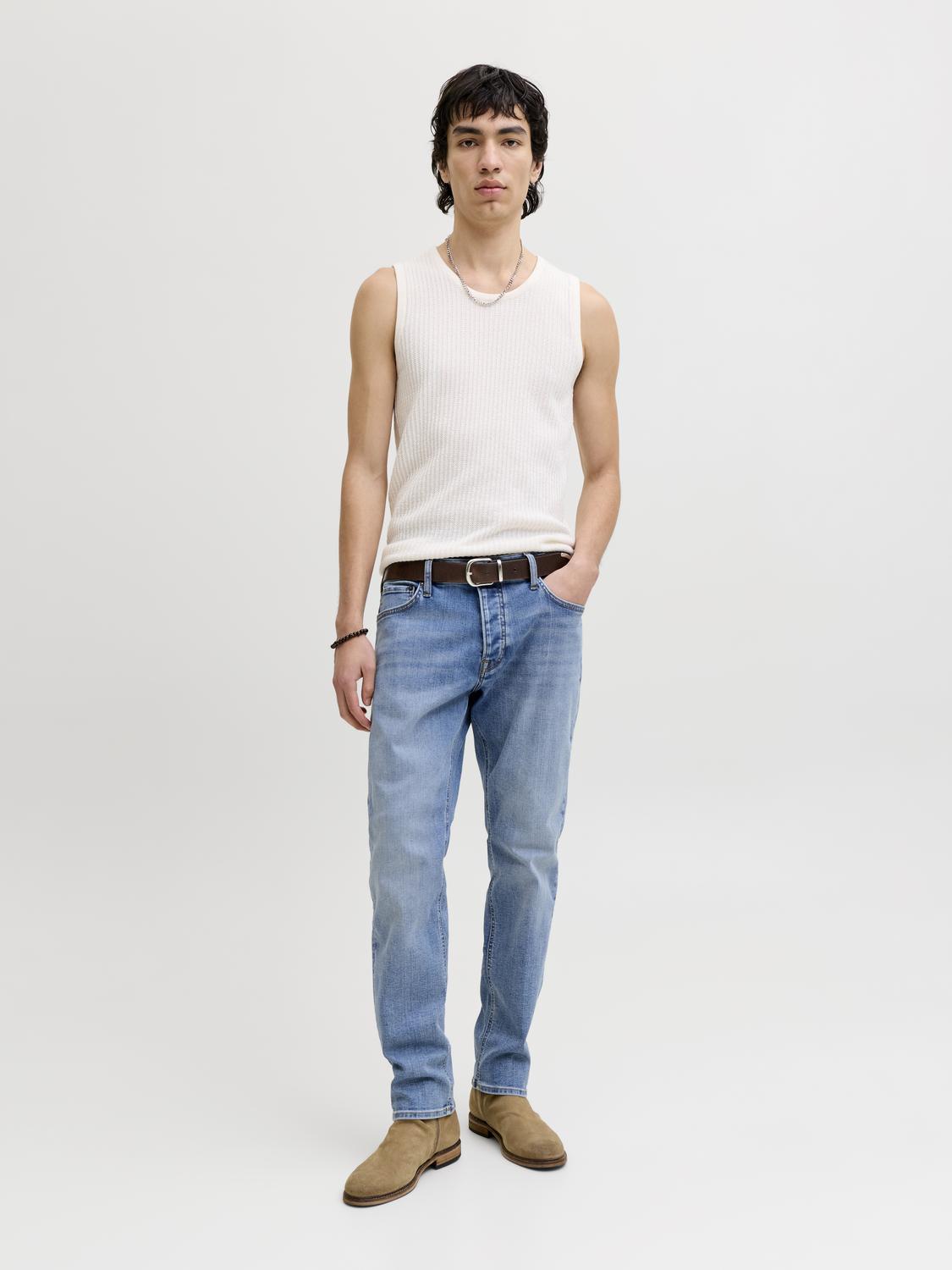 model_shot-front_full