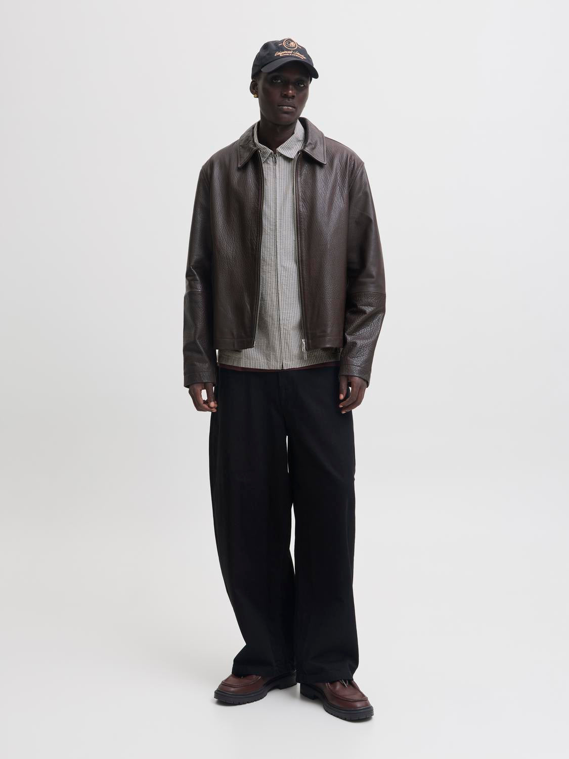 model_shot-front_full