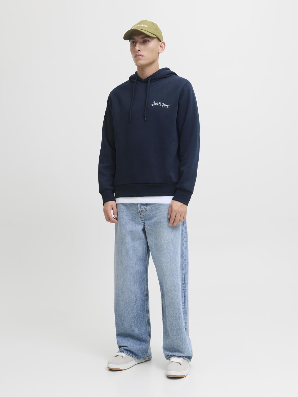 model_shot-front_full