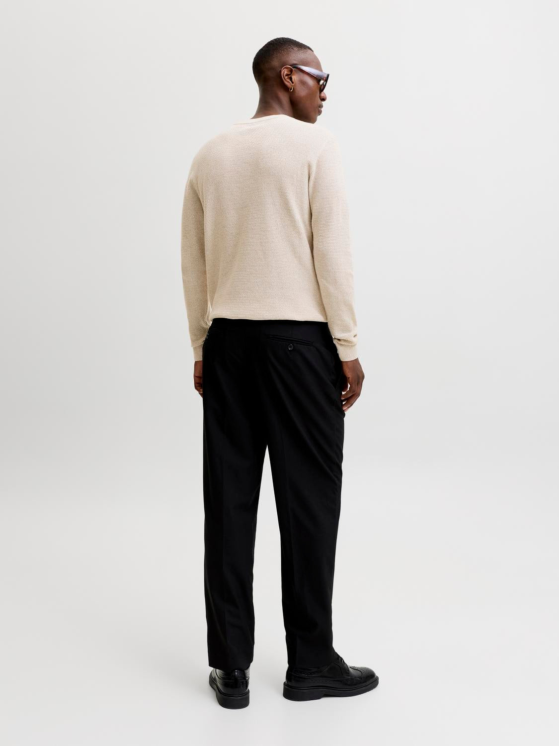 model_shot-back