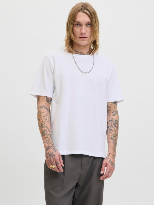 model_shot-front