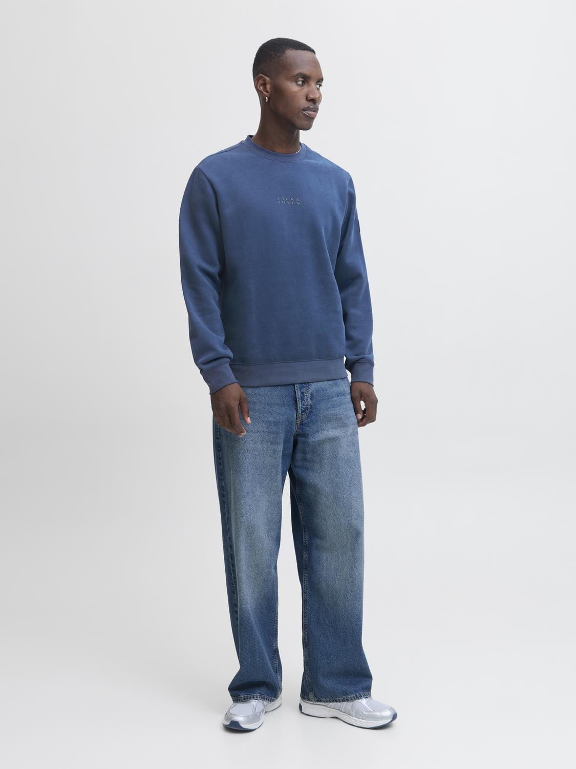 model_shot-front_full