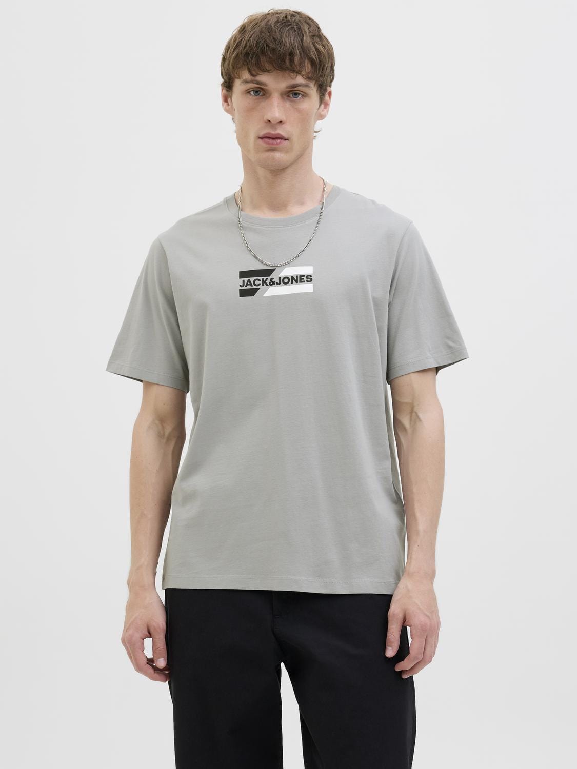 model_shot-front