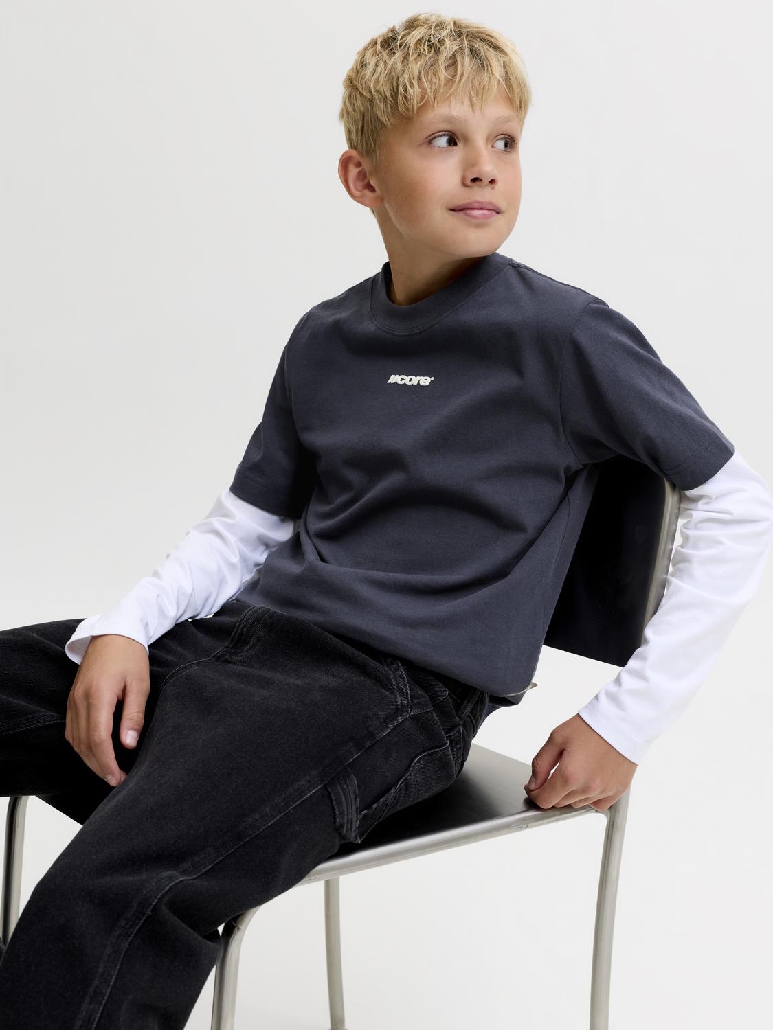 model_shot-creative