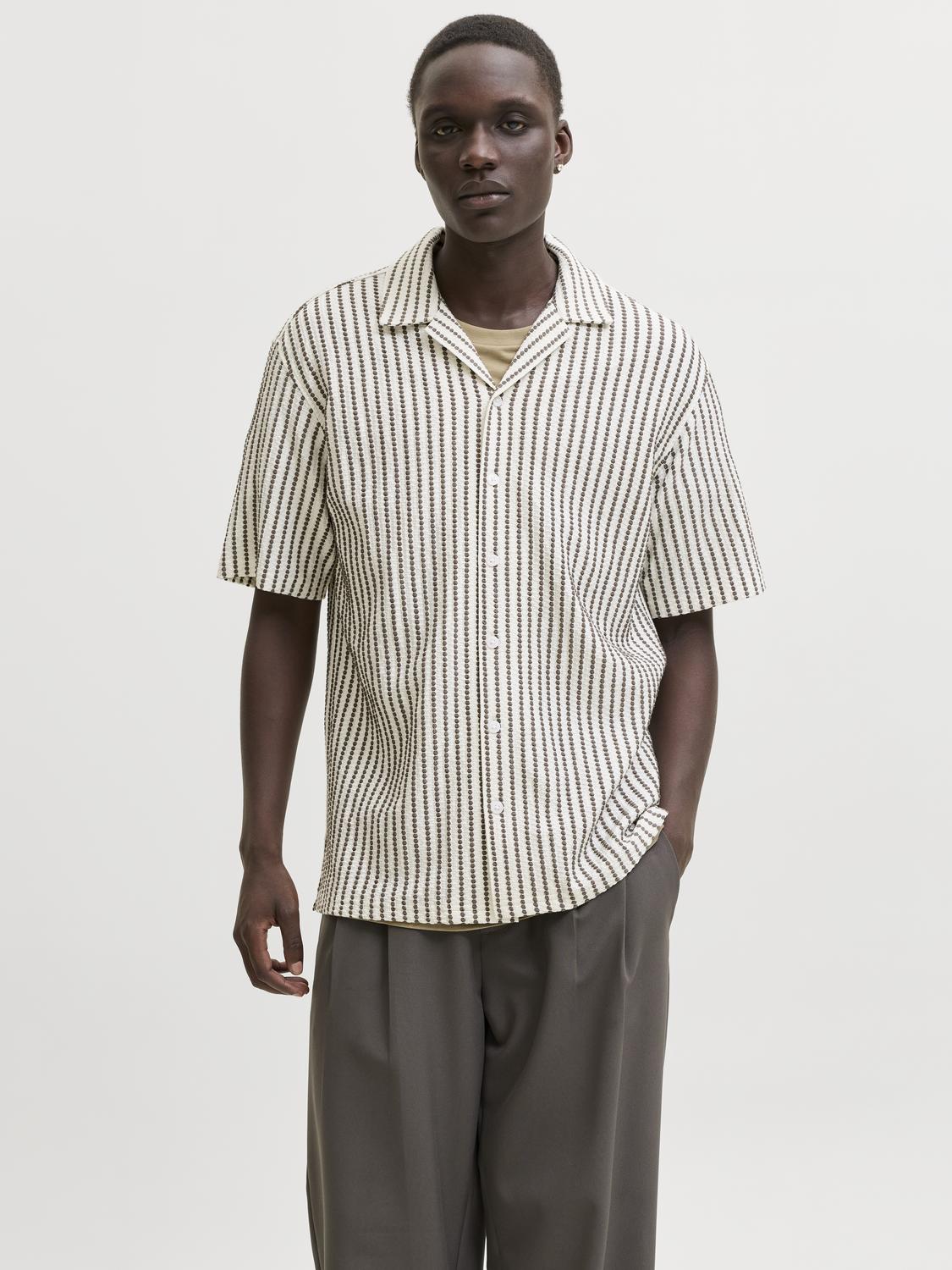 model_shot-front