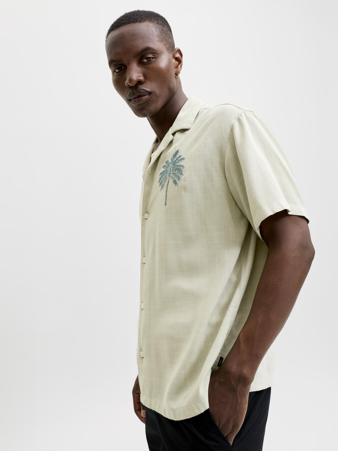 model_shot-creative