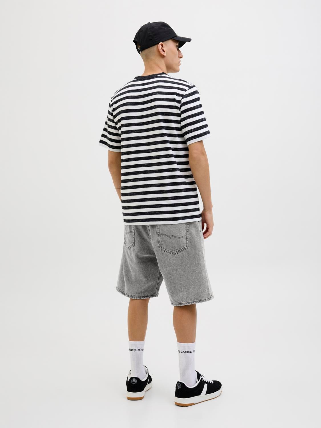 model_shot-back