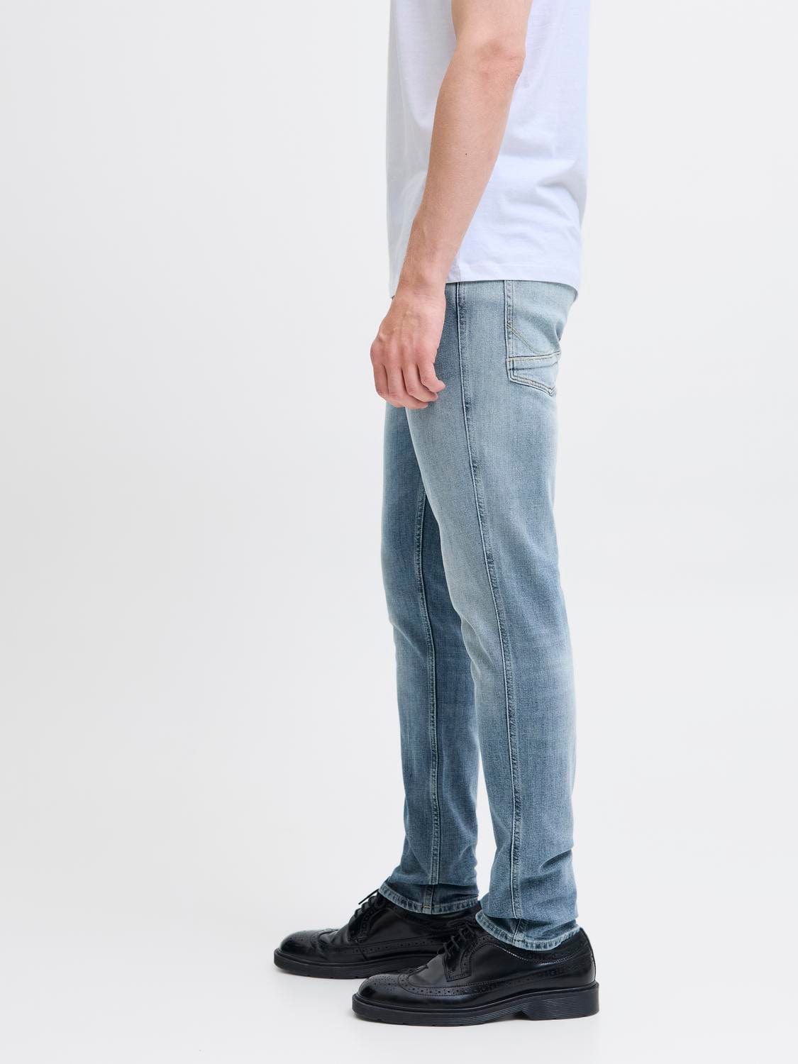 model_shot-detail
