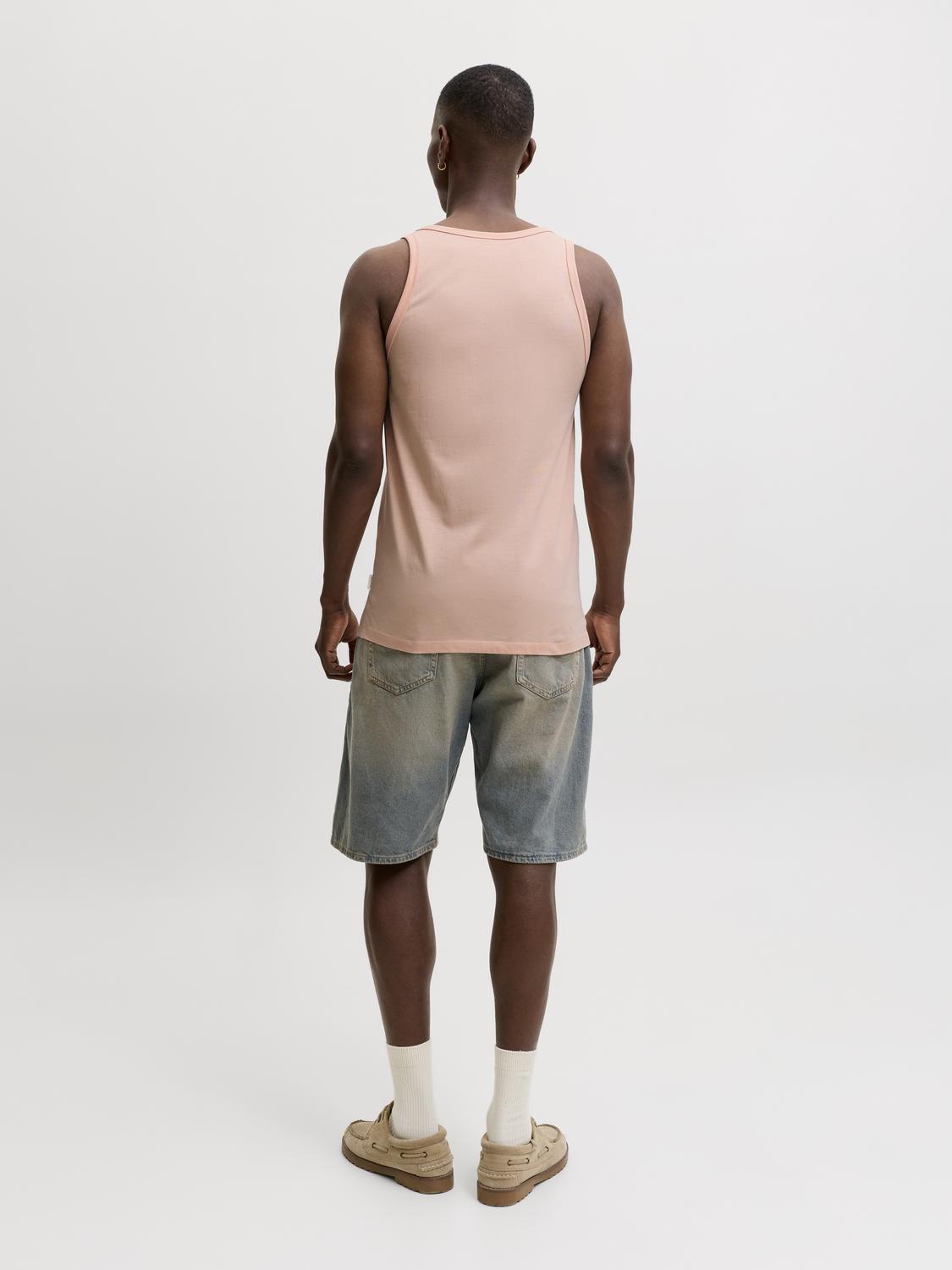 model_shot-back