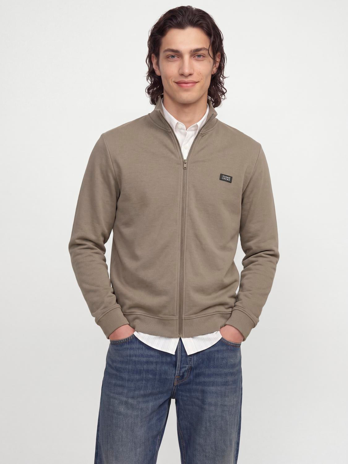 model_shot-front