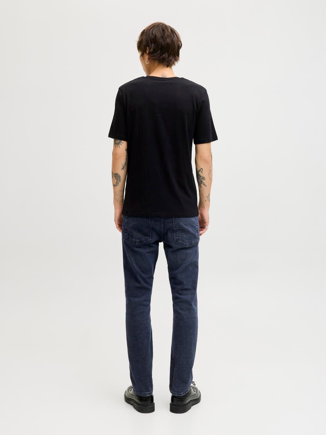 model_shot-back