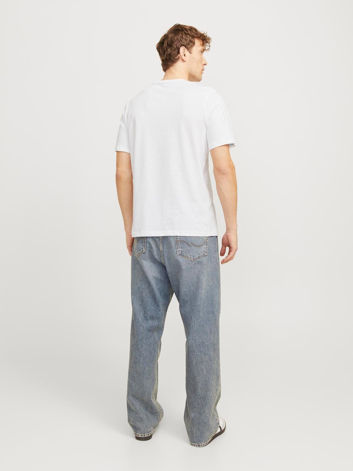 model_shot-back