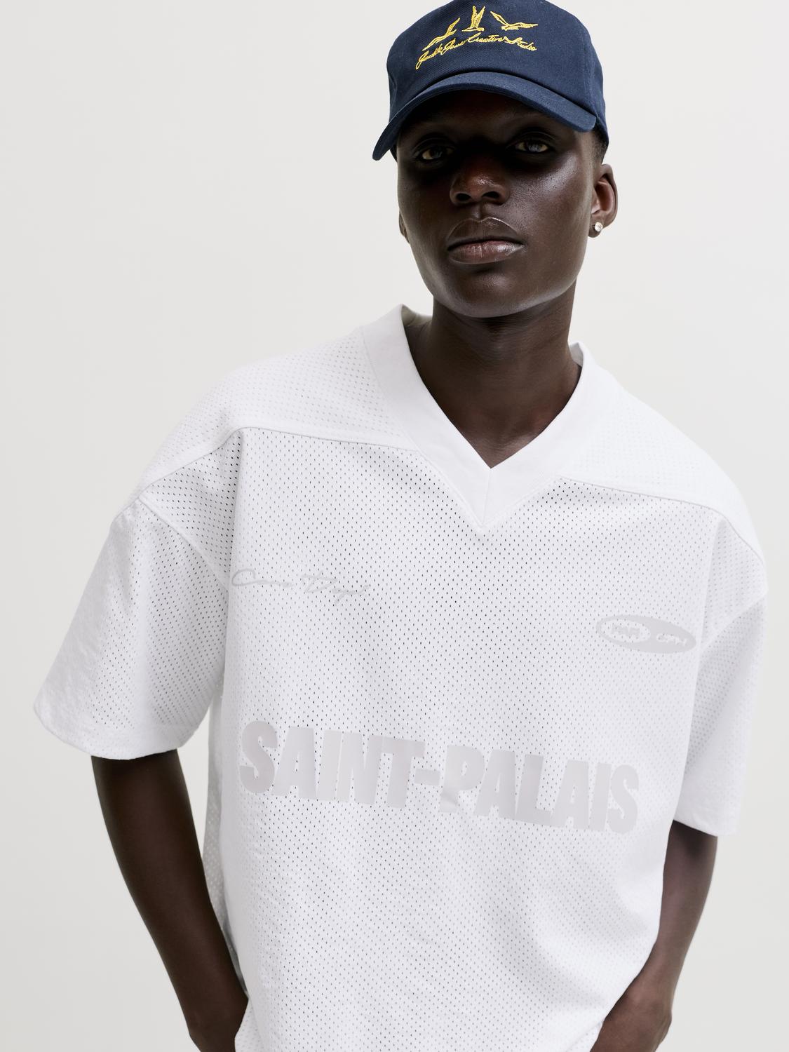 model_shot-creative