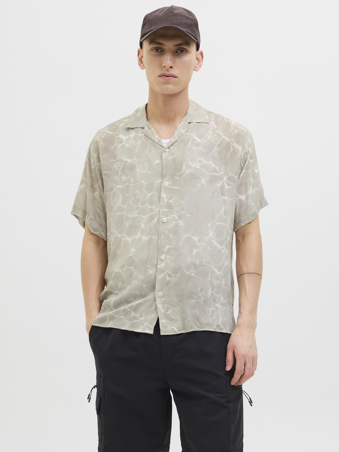 model_shot-front