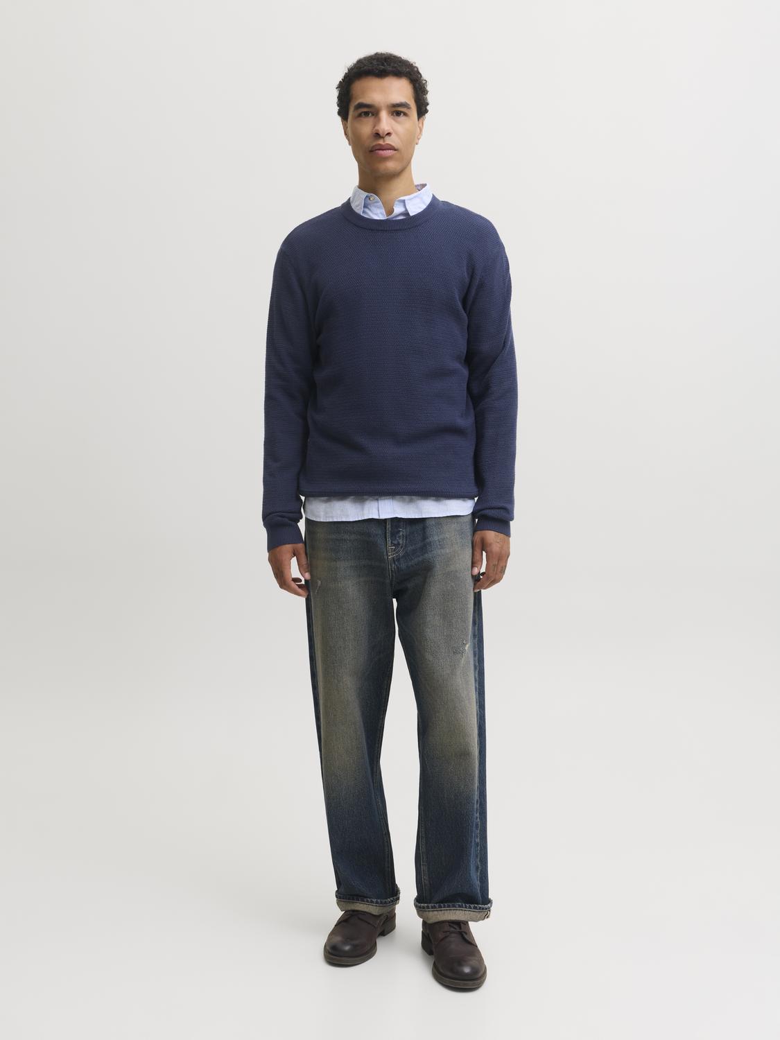 model_shot-front_full