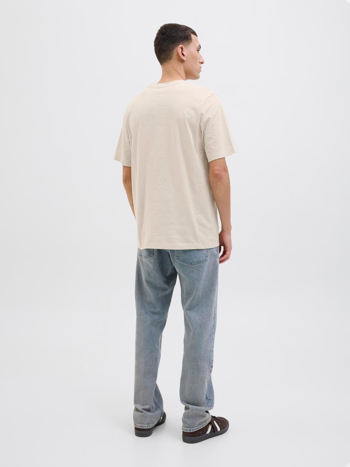 model_shot-back