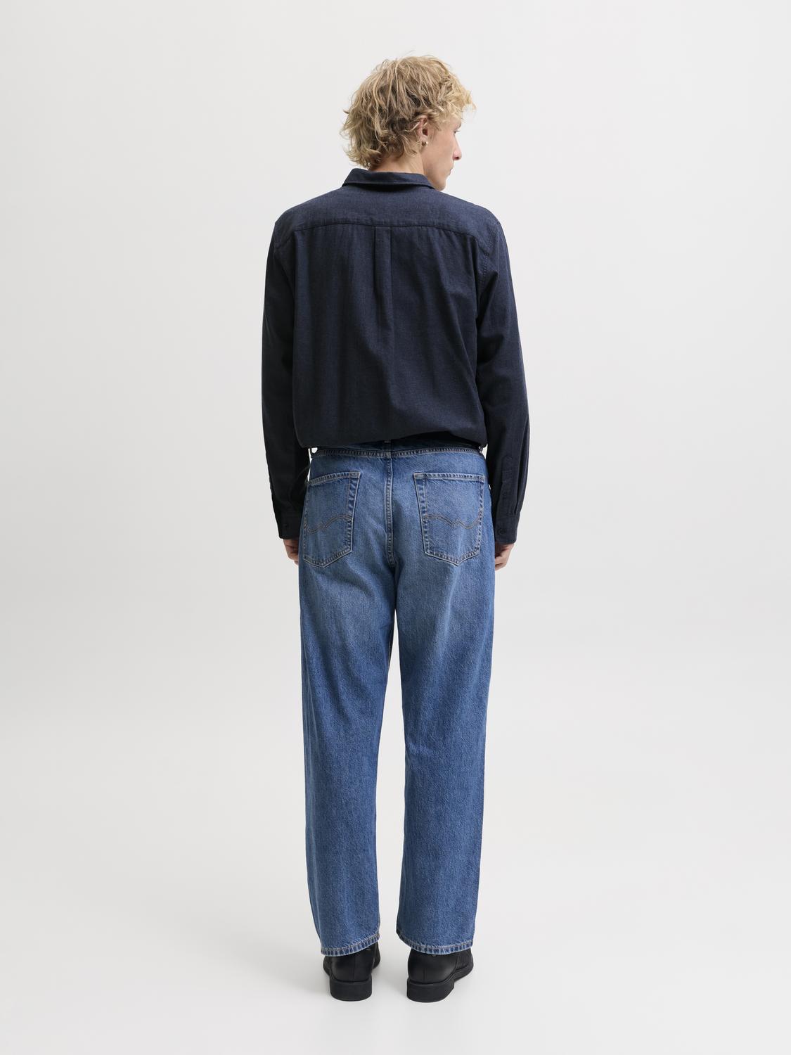 model_shot-back