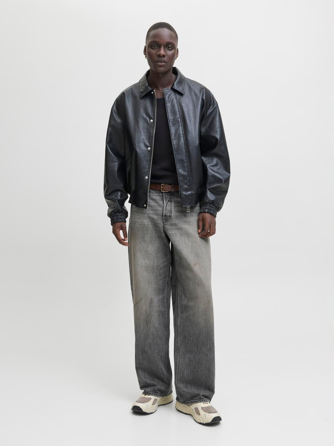 model_shot-front_full